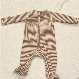 Quincy Mae rust stripe snap footie. Size 0-3